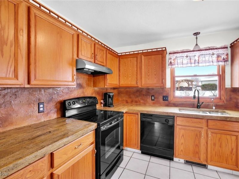 2307 Wittenburg Street, Louisville, OH 44641 Photo 15