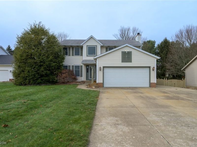 1426 Cherry Wood Circle, Wadsworth, OH 44281 Photo 3