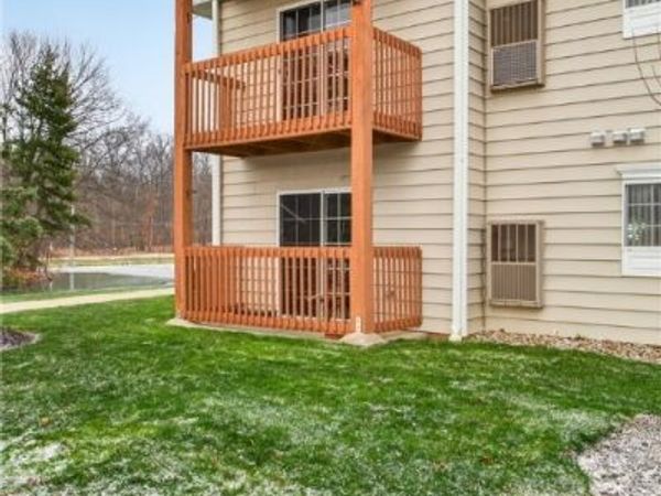 10373 Glenway Drive, Unit 202, Twinsburg, OH 44087