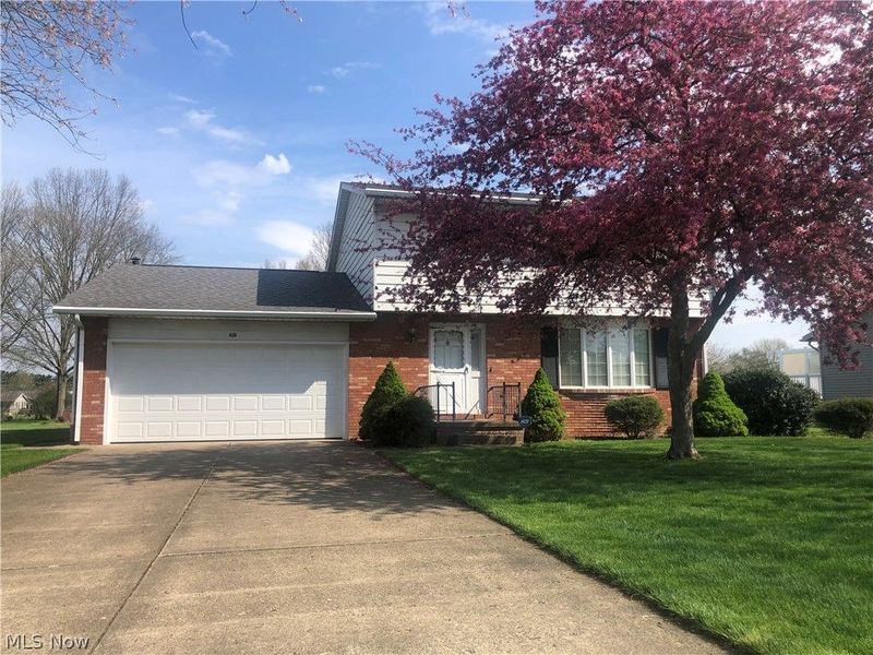 425 Providence Avenue SE, New Philadelphia, OH 44663 Photo 2