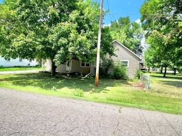 2237 Lincoln Manor Drive, Grand Blanc, MI 48507