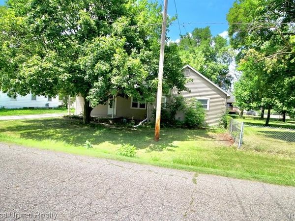 2237 Lincoln Manor Drive, Grand Blanc, MI 48507