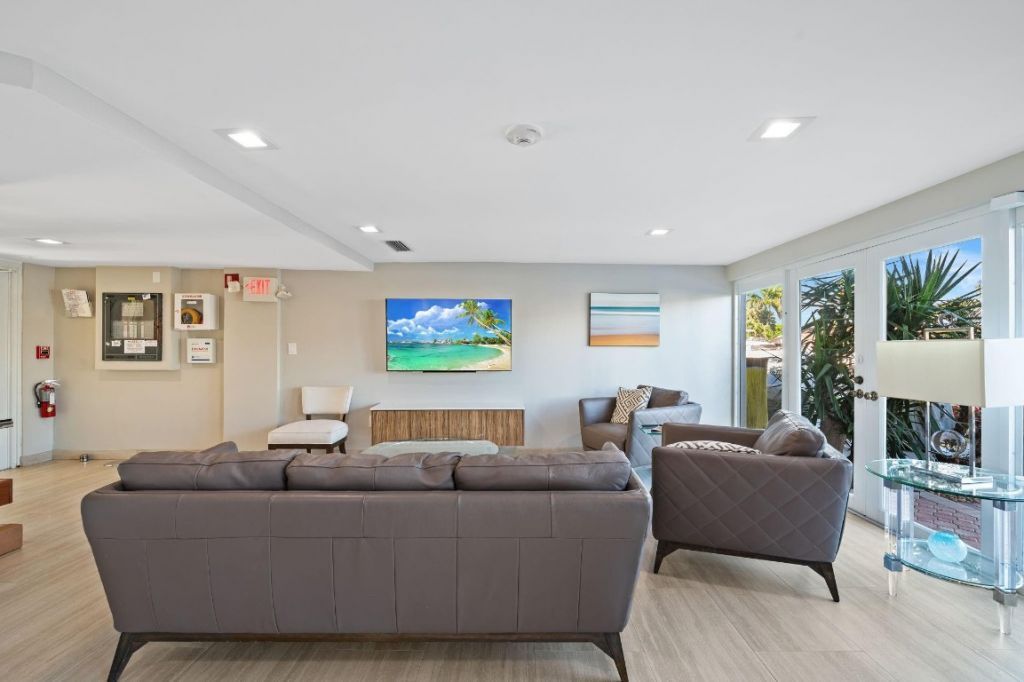 140 NE 28th Avenue, Unit 406, Pompano Beach, FL 33062 Photo