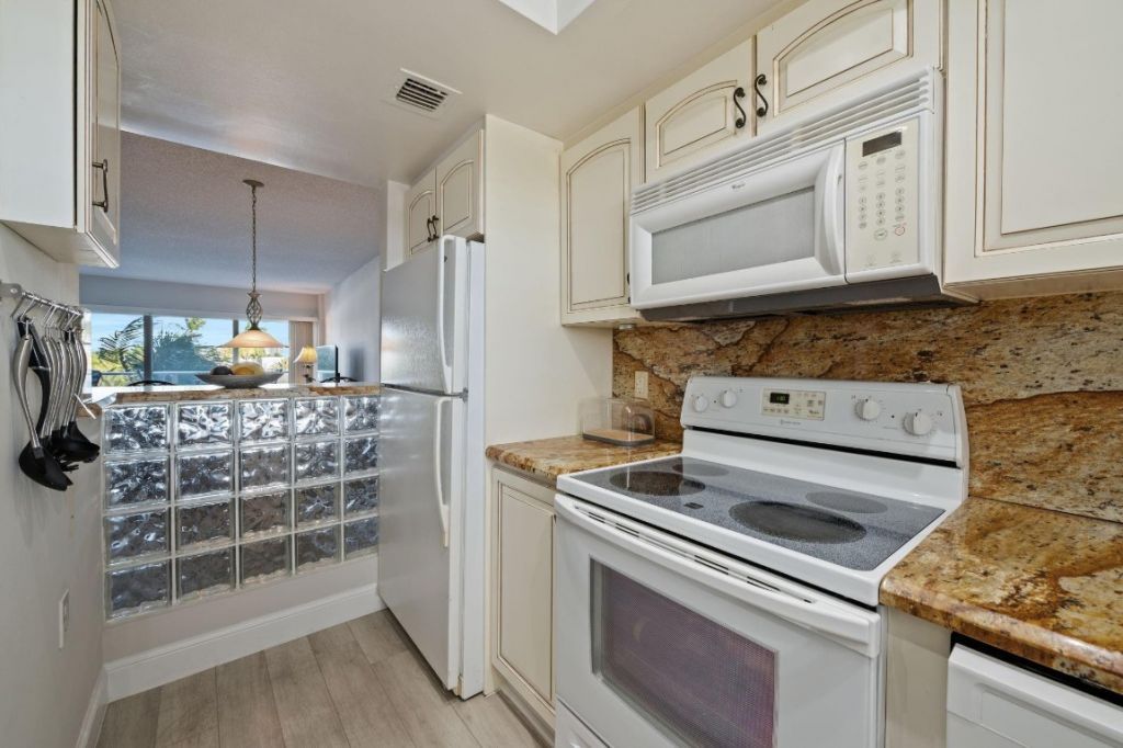 140 NE 28th Avenue, Unit 406, Pompano Beach, FL 33062 Photo