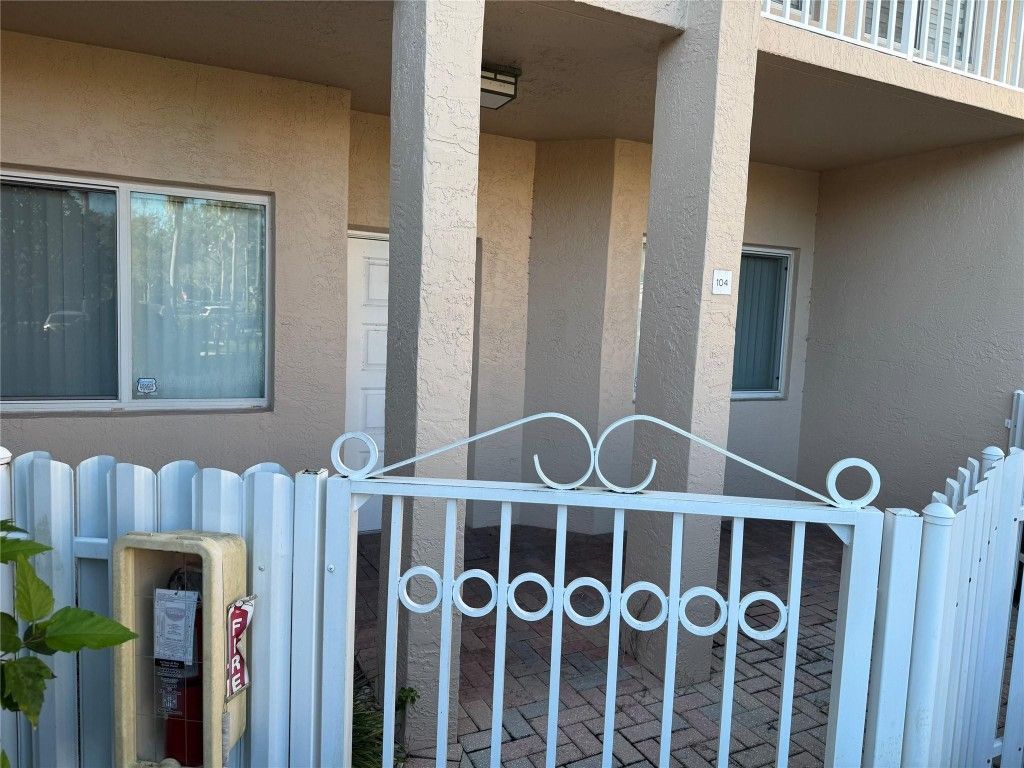 7755 Yardley Drive, Unit 104, Fort Lauderdale, FL 33321 Photo