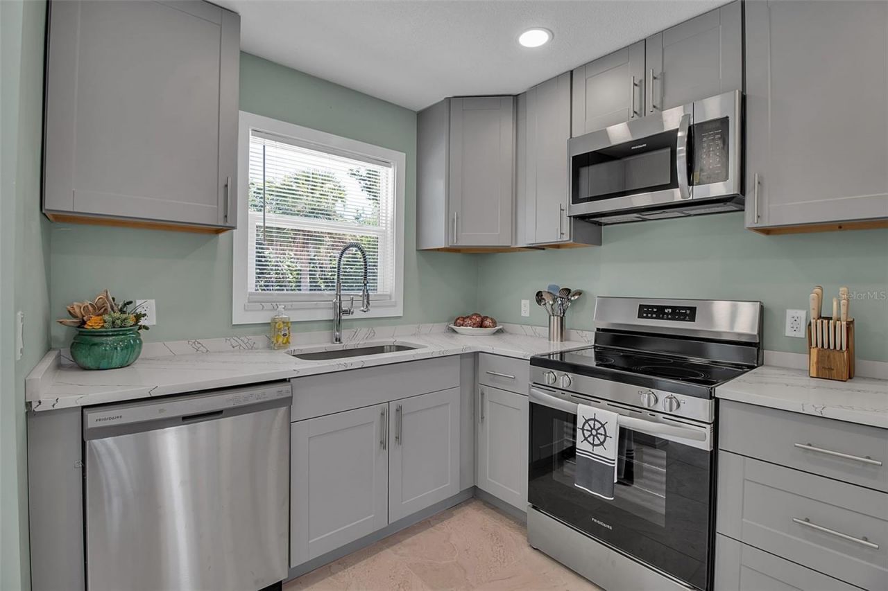 713 Saint Judes Drive S, Unit 1, Longboat Key, FL 34228 Photo