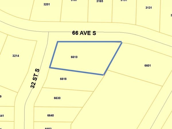 6610 32nd Street S, Fargo, ND 58102