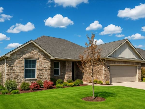 1011 Fair Oaks Street, Tontitown, AR 72762