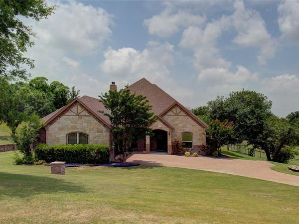 136 Meadow Arbor Drive, Weatherford, TX 76085