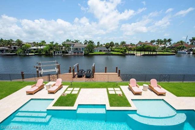 2001 4th St S, Naples, FL 34102 Photo