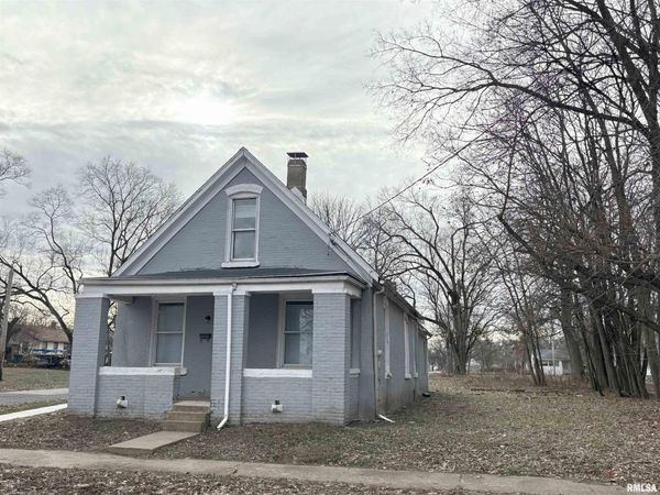 2700 W MARQUETTE Street, Peoria, IL 61605