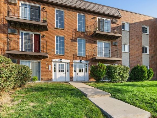 109 W Elk Trail, Unit 208, Carol Stream, IL 60188