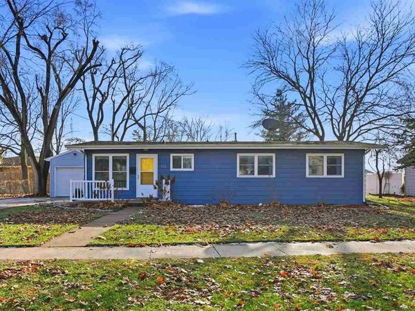 515 W Monroe St, Washington, IA 52353