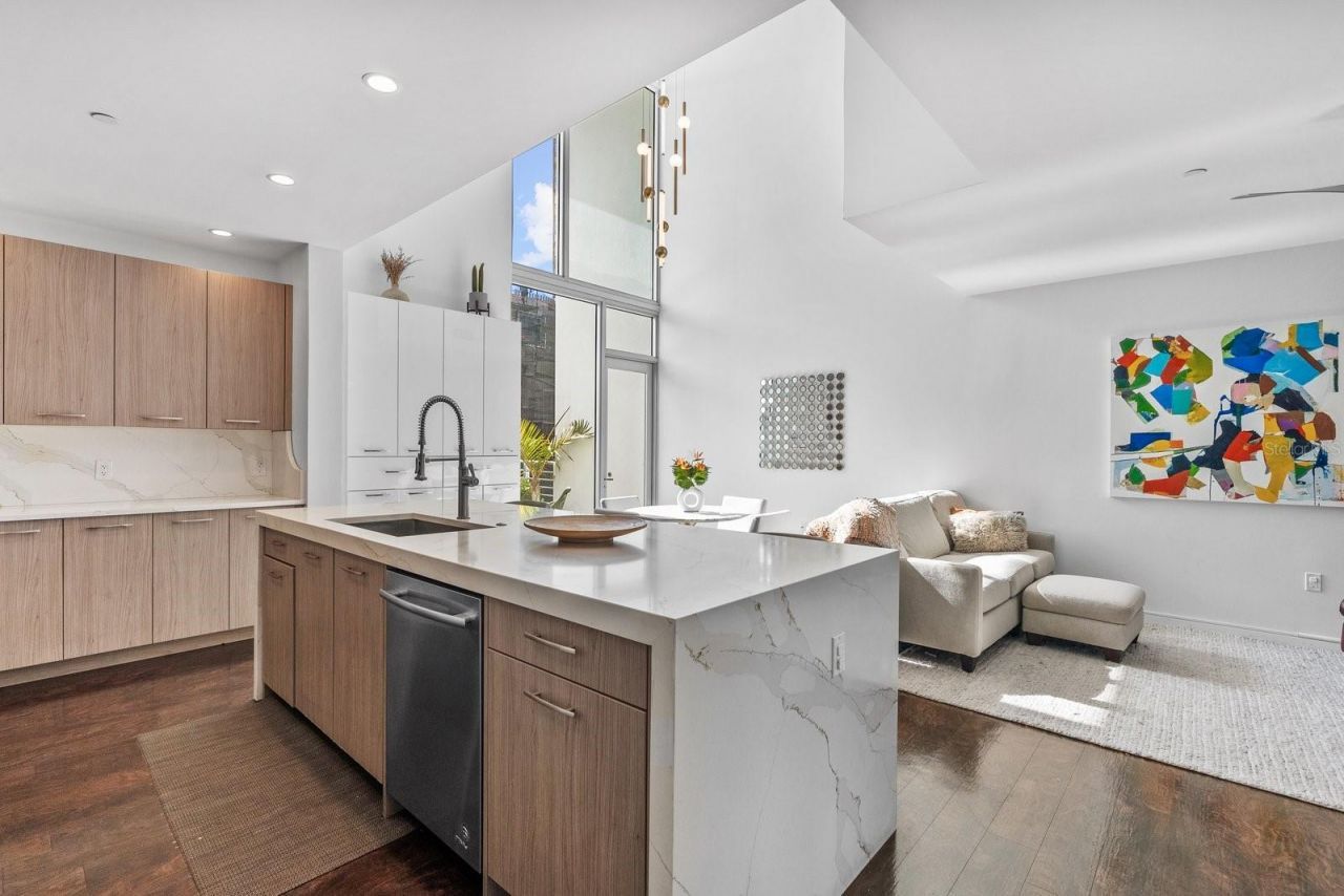 1350 5th Street, Unit 306, Sarasota, FL 34236 Photo