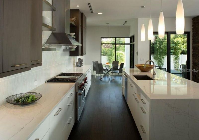 356 Bayview Drive Ne, Saint Petersburg, FL 33704 Photo