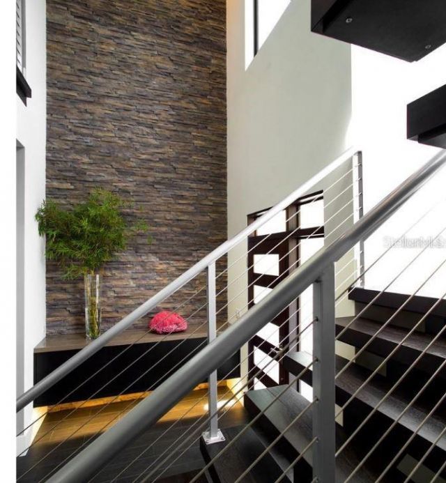 356 Bayview Drive Ne, Saint Petersburg, FL 33704 Photo