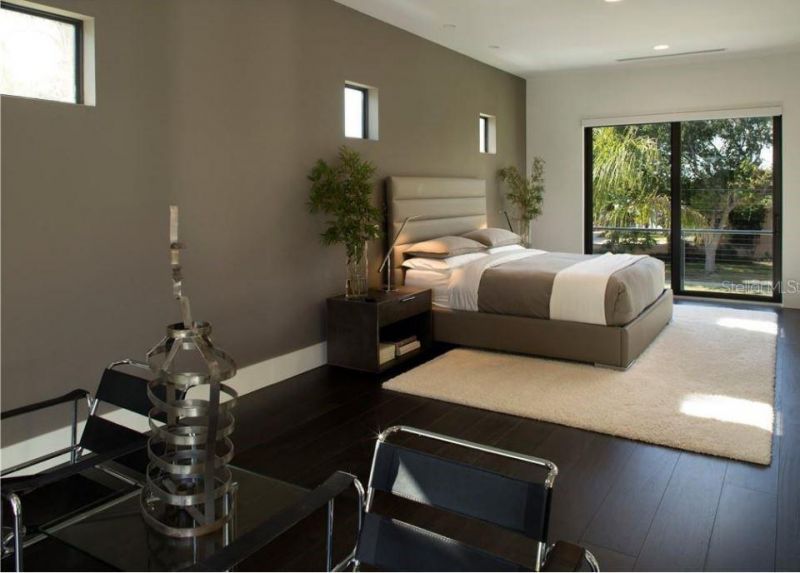 356 Bayview Drive Ne, Saint Petersburg, FL 33704 Photo