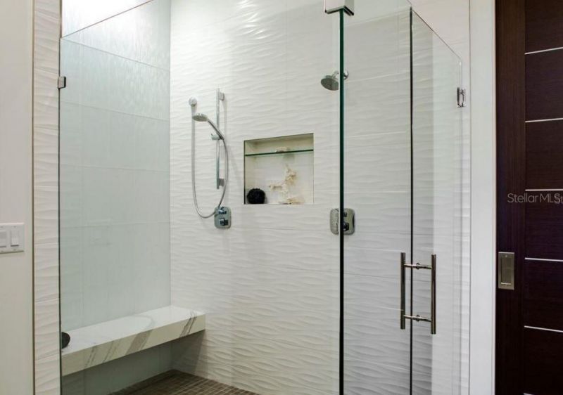 356 Bayview Drive Ne, Saint Petersburg, FL 33704 Photo