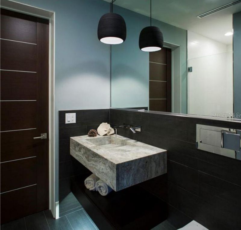 356 Bayview Drive Ne, Saint Petersburg, FL 33704 Photo