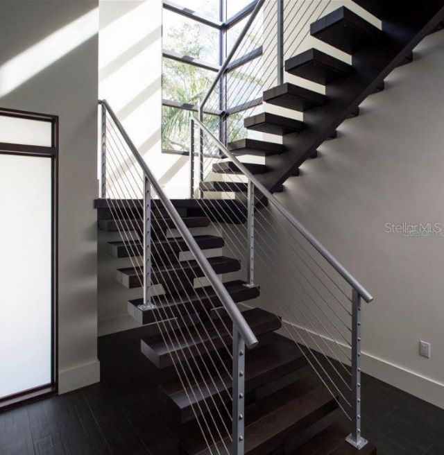 356 Bayview Drive Ne, Saint Petersburg, FL 33704 Photo