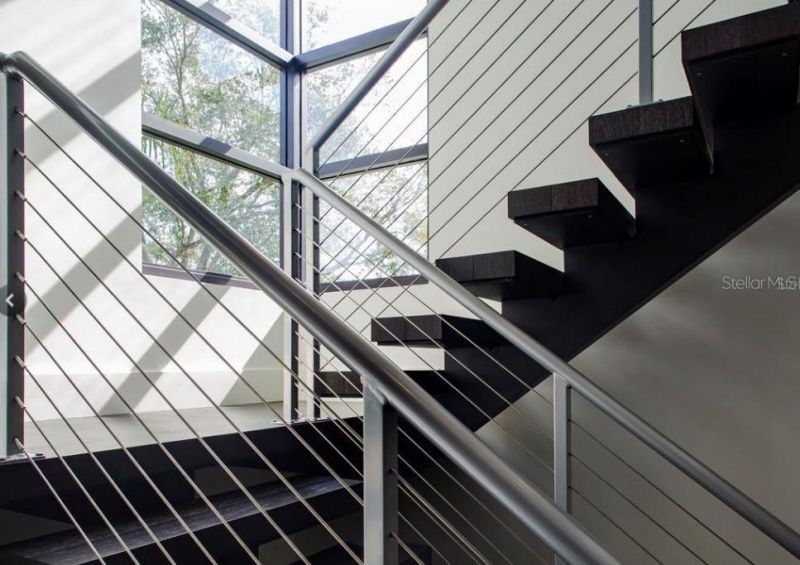 356 Bayview Drive Ne, Saint Petersburg, FL 33704 Photo