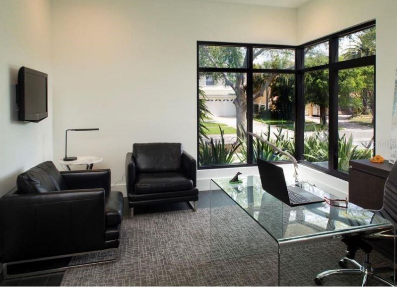 356 Bayview Drive Ne, Saint Petersburg, FL 33704 Photo