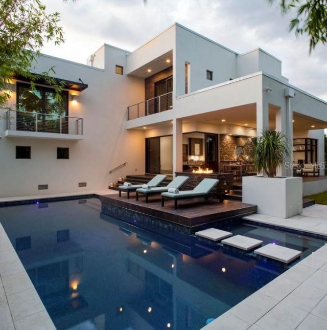 356 Bayview Drive Ne, Saint Petersburg, FL 33704 Photo