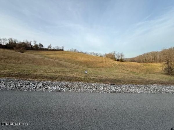 Smokey Quartz Blvd , New Tazewell, TN 37825