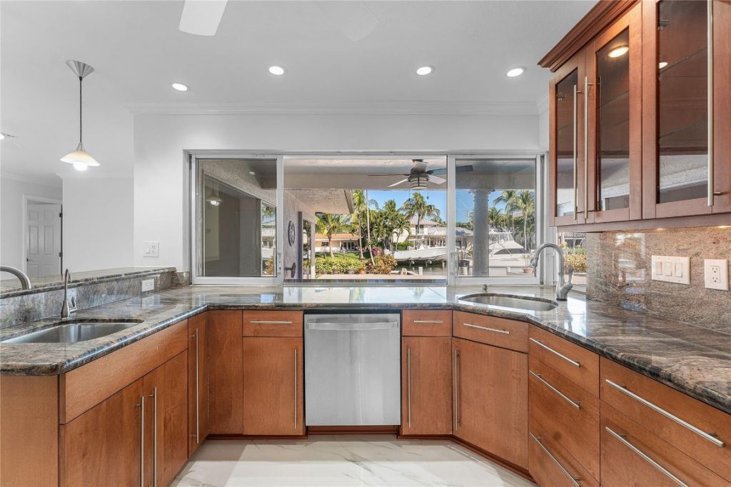 2443 NE 26th Street, Lighthouse Point, FL 33064 Photo