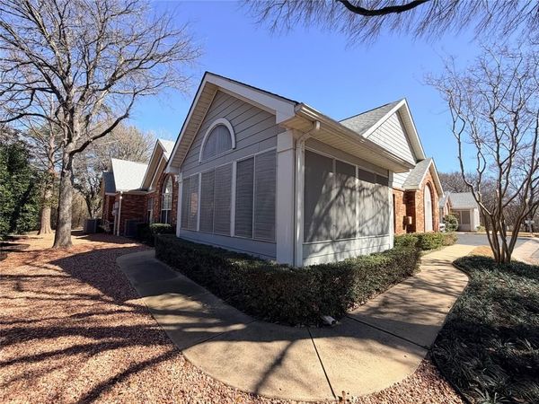 1023 Bridges Drive, Arlington, TX 76012