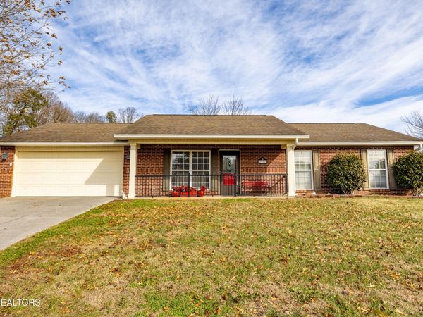 3002 Country Meadows Lane, Maryville, TN 37803
