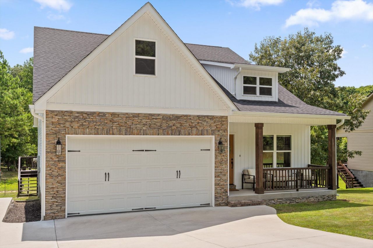 3767 Lee Pike, Soddy Daisy, TN 37379 Main Photo