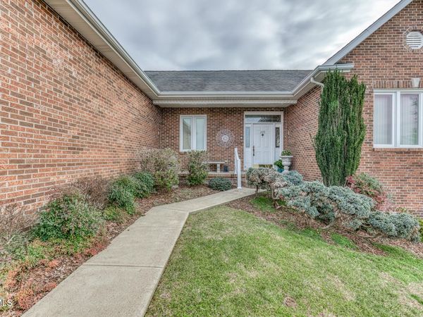 229 Country Meadows Circle, Bristol, TN 37620