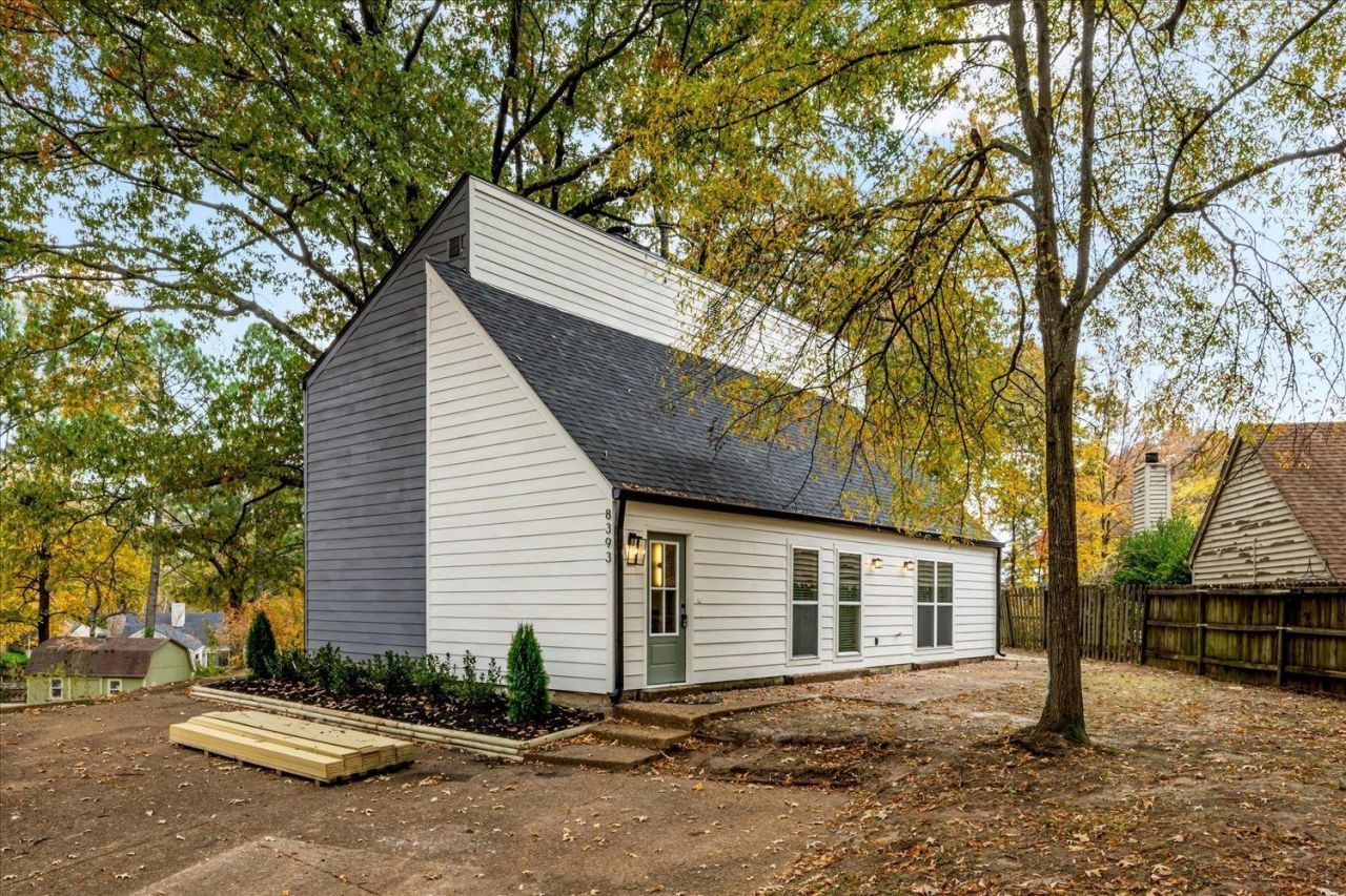 8393 Chippingham Dr, Memphis, TN 38016 Main Photo