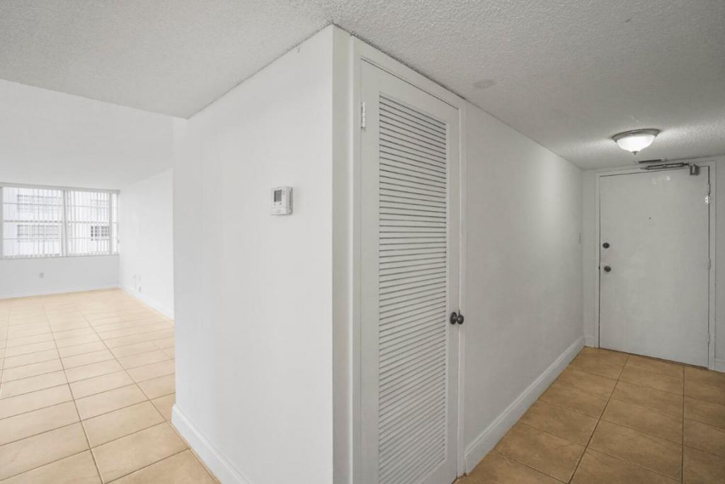 18051 Biscayne Boulevard, Unit 1504, Aventura, FL 33160 Photo