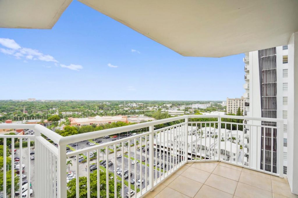 18051 Biscayne Boulevard, Unit 1504, Aventura, FL 33160 Photo