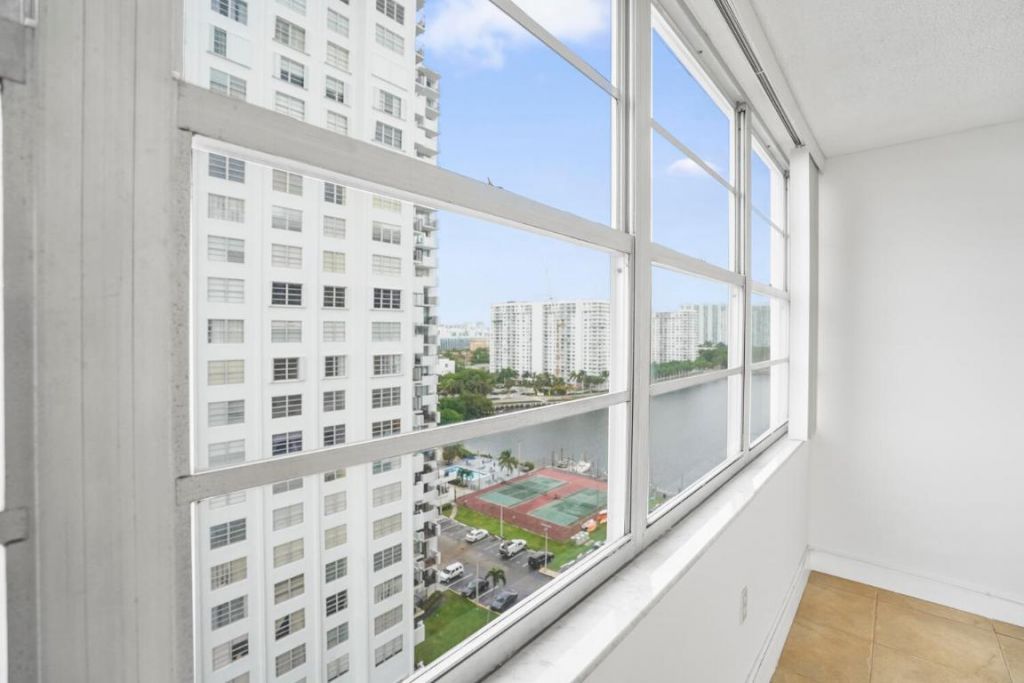 18051 Biscayne Boulevard, Unit 1504, Aventura, FL 33160 Photo