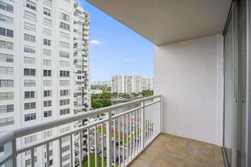 18051 Biscayne Boulevard, Unit 1504, Aventura, FL 33160 Photo