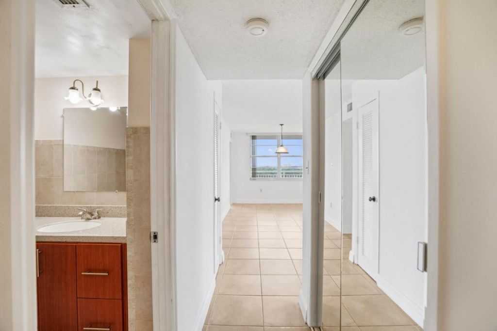 18051 Biscayne Boulevard, Unit 1504, Aventura, FL 33160 Photo