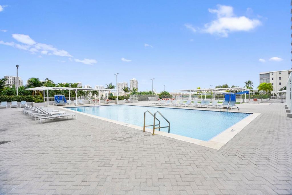 18051 Biscayne Boulevard, Unit 1504, Aventura, FL 33160 Photo