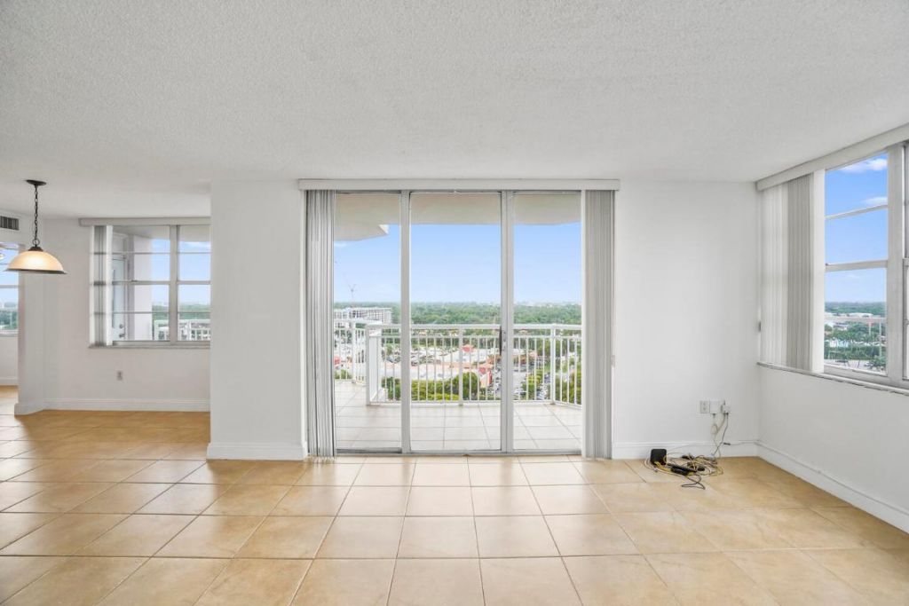 18051 Biscayne Boulevard, Unit 1504, Aventura, FL 33160 Photo