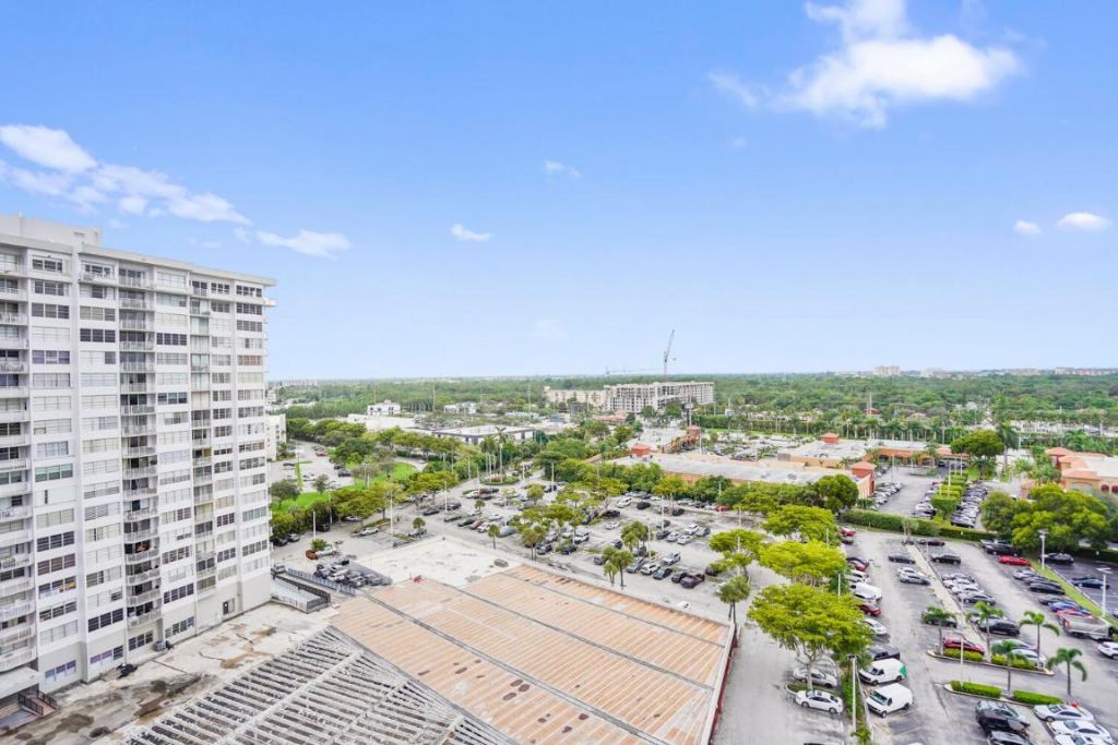18051 Biscayne Boulevard, Unit 1504, Aventura, FL 33160 Photo