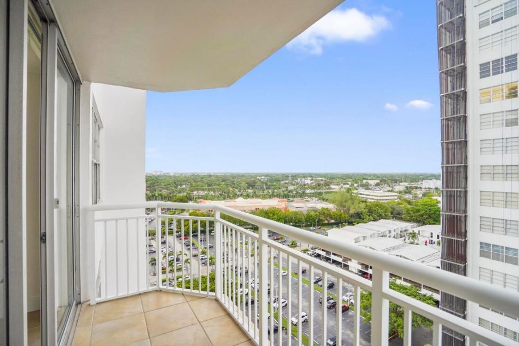 18051 Biscayne Boulevard, Unit 1504, Aventura, FL 33160 Photo