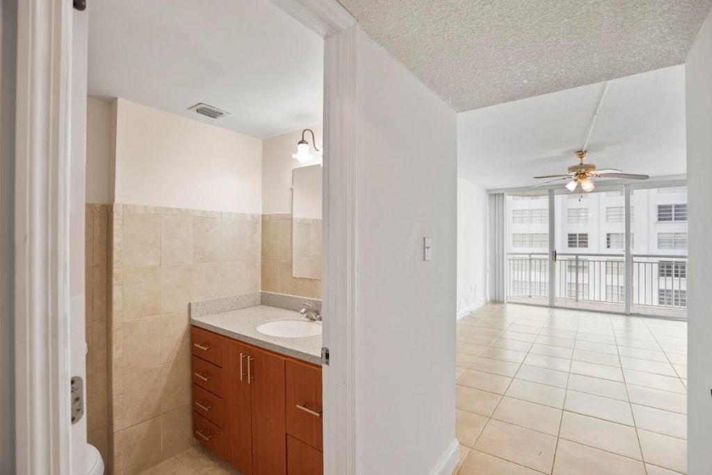 18051 Biscayne Boulevard, Unit 1504, Aventura, FL 33160 Photo