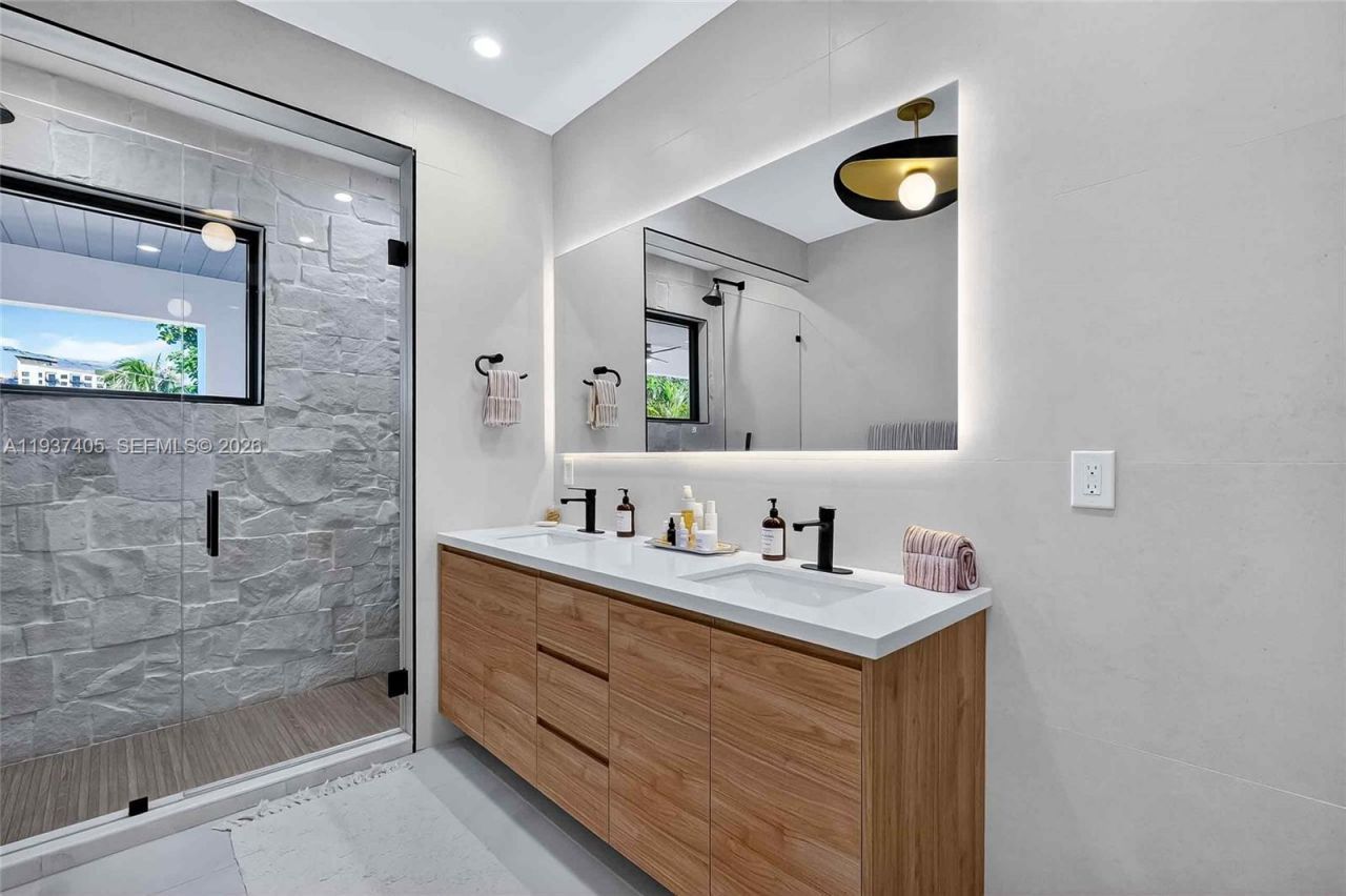 609 NE 8th Ave, Unit A, Fort Lauderdale, FL 33304 Photo