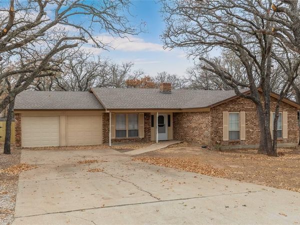 499 Oakwood Drive, Eastland, TX 76448