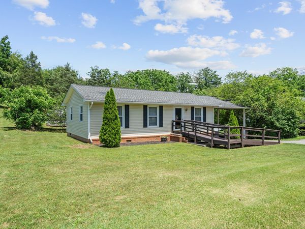 3268 Read Mountain RD, Roanoke, VA 24019