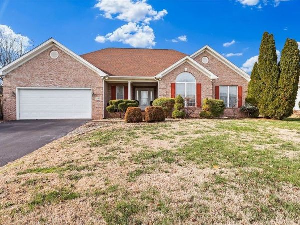 827 Memorial Circle, Bowling Green, KY 42104