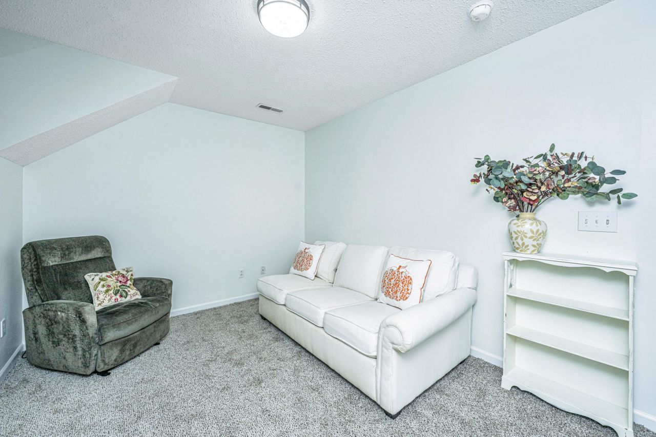 110 Greyson Circle Photo 19