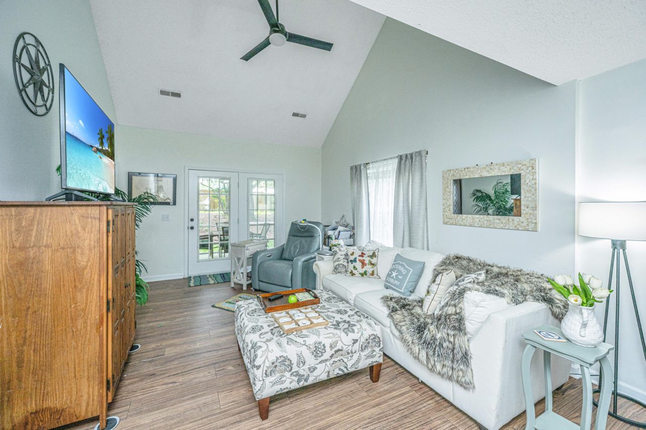 110 Greyson Circle Photo 9